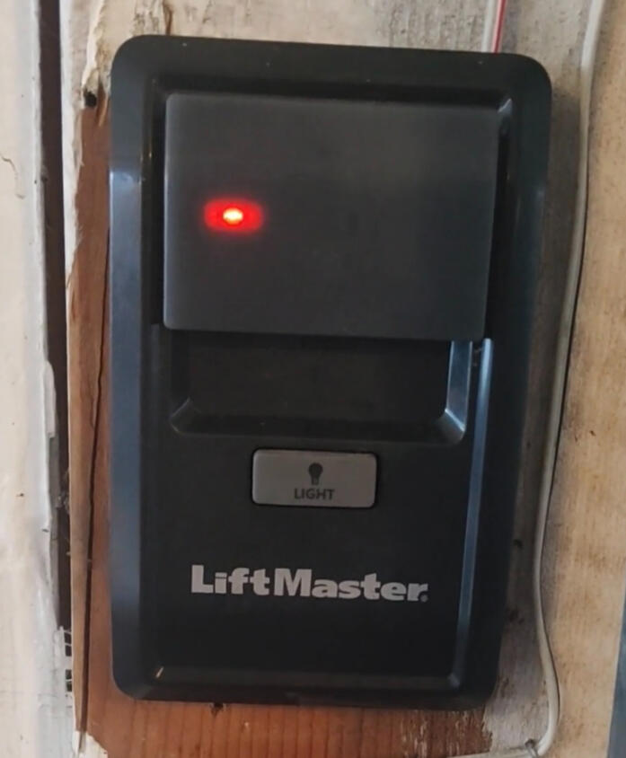 LiftMaster Wall Switch Blinking Red LiftMaster Wall Switch Blinking code